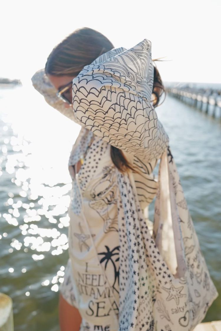 Navy Print Shirt & Shorts Set – Relaxed and Creative Style