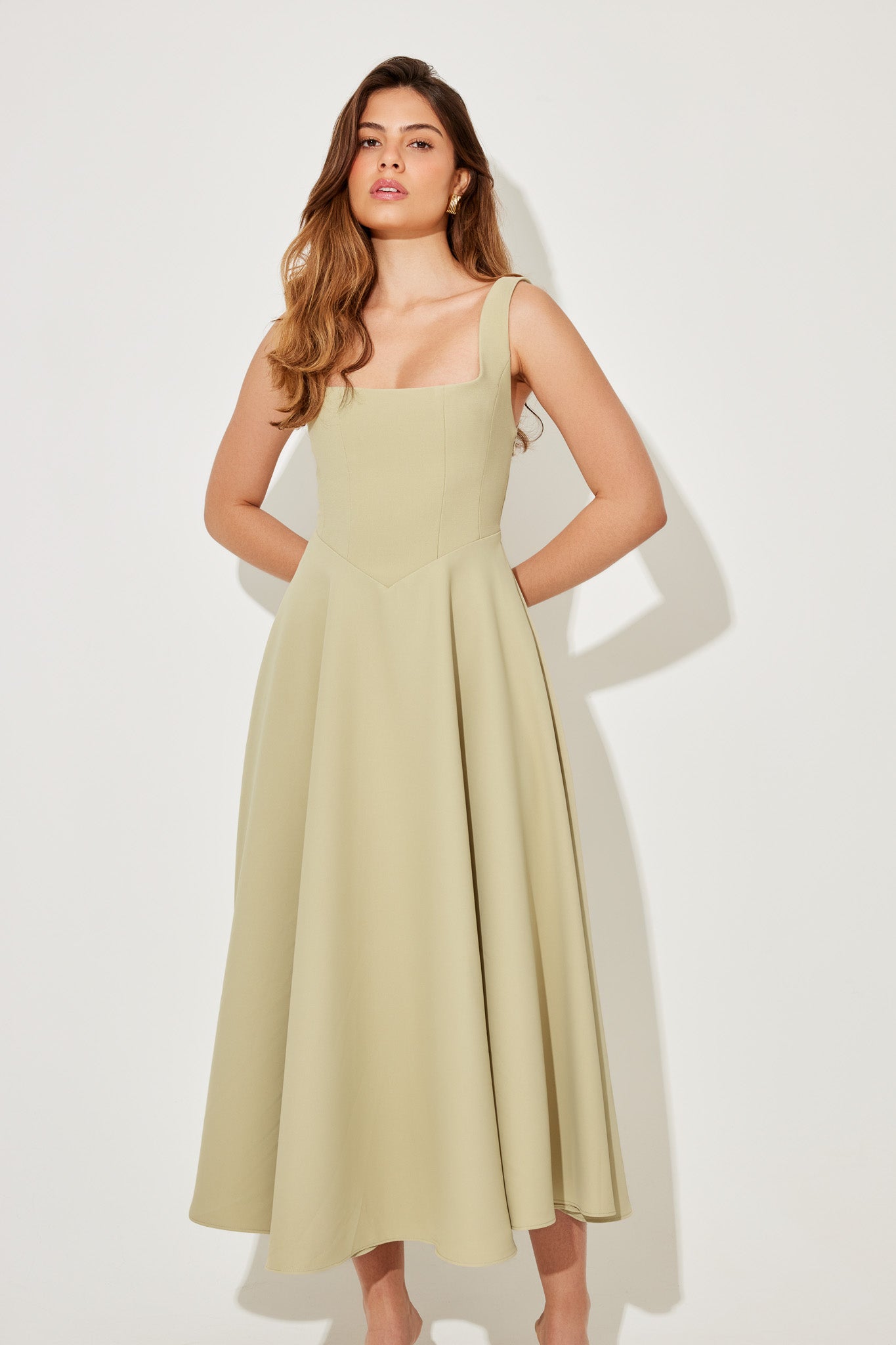 Amelia | Timeless Flowy Midi Dress
