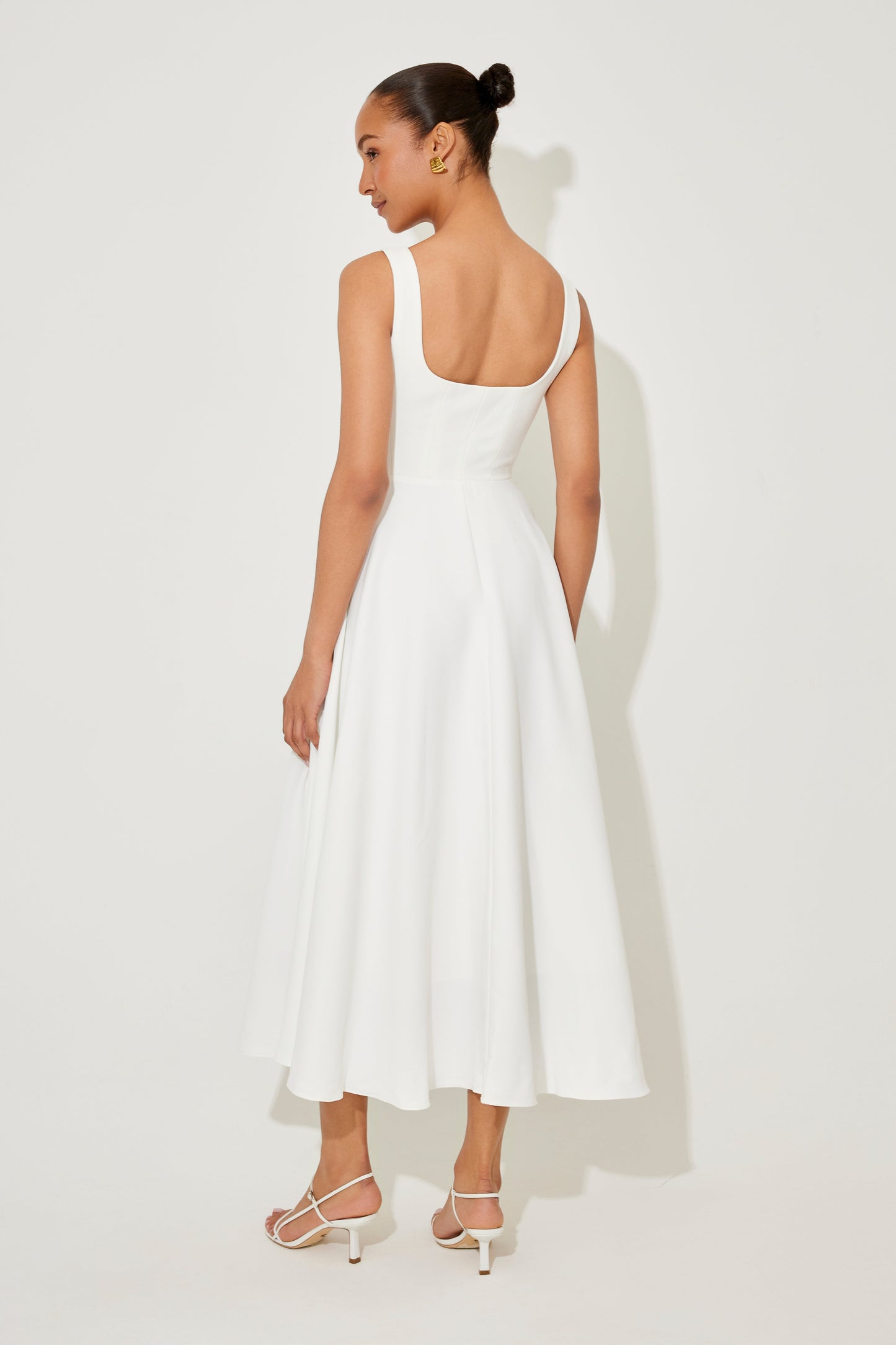 Amelia | Timeless Flowy Midi Dress
