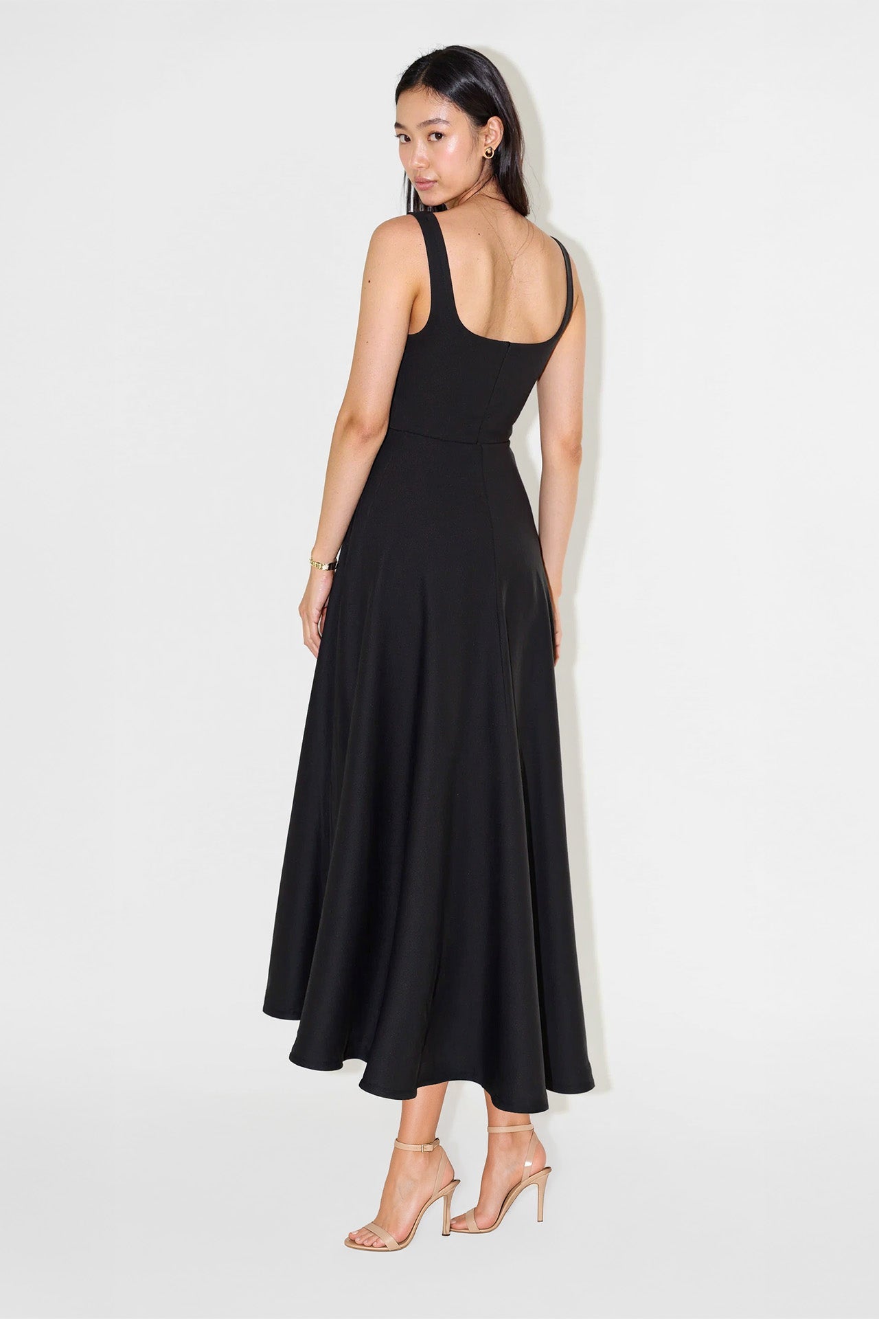 NOMI™ | Midi dress with square neckline