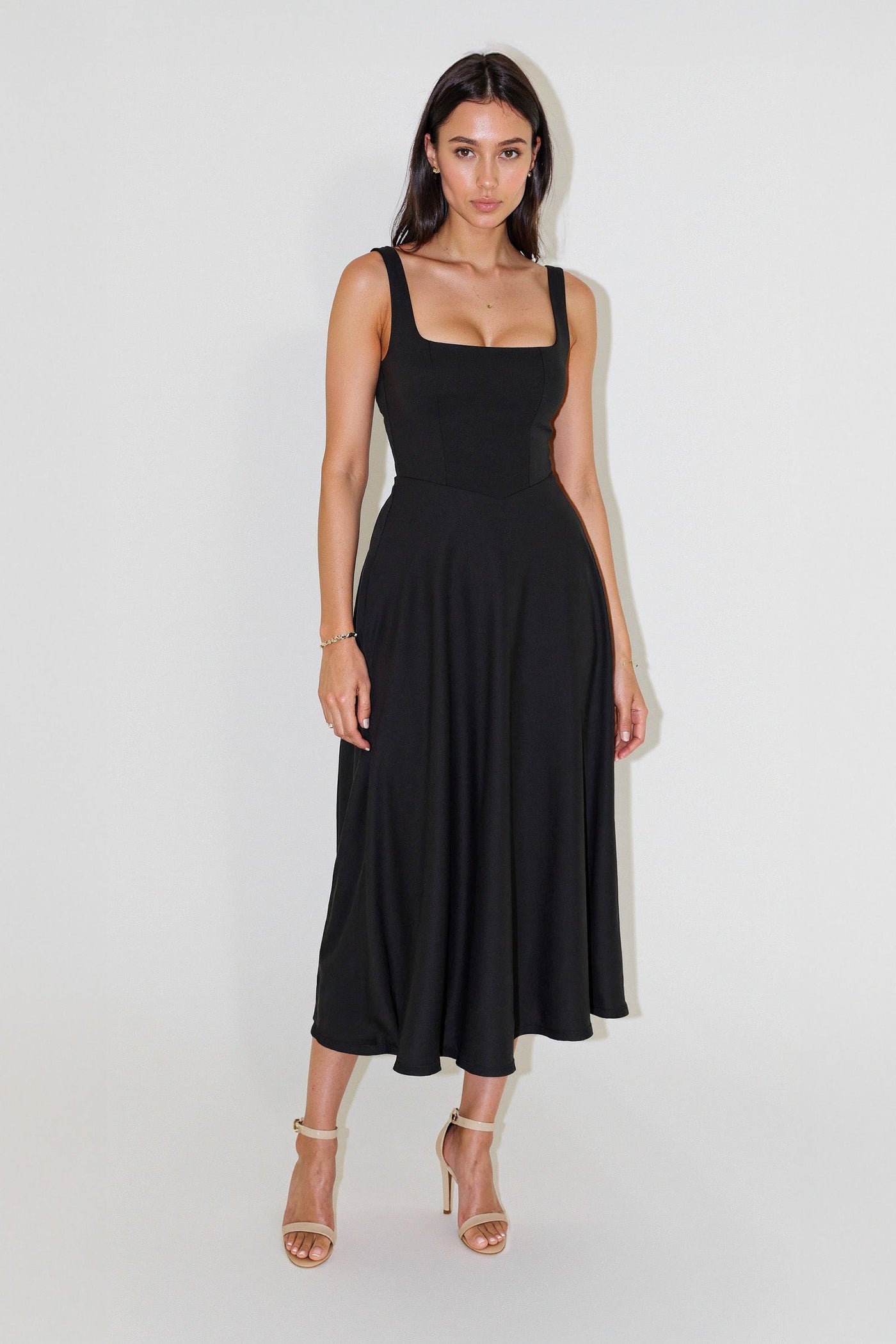 NOMI™ | Midi dress with square neckline